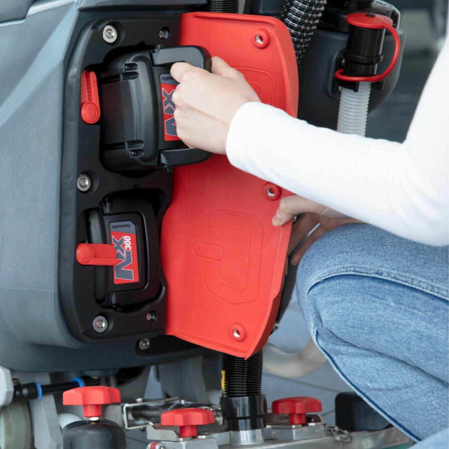 Autorécureuse autolaveuse à batterie lithium sans fil porte tampon 17po nacecare numatic